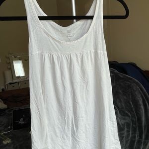Gap women’s white tank top, size small